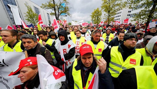 Almanya’da on binlerce kamu emekçisi greve çıktı...Uçuşlar iptal edildi