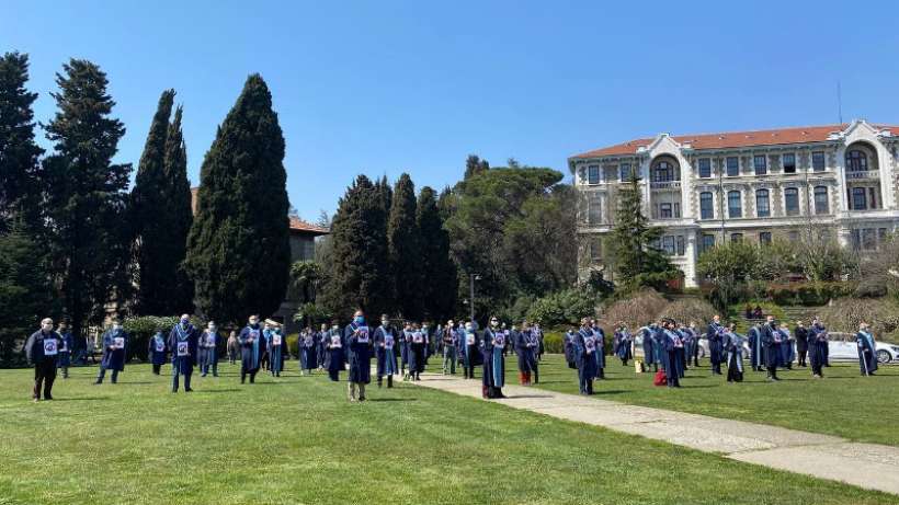 Boğaziçi akademisyenleri polis şiddetini kınadı: Öğrencime dokunma