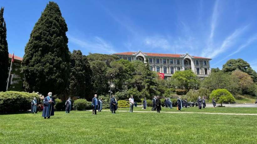 Boğaziçi akademisyenlerinin nöbeti 92nci gününde I Rektörlük binasına sırtlarını döndüler