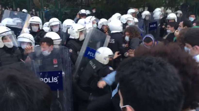 Boğaziçi polis saldırısına direndi