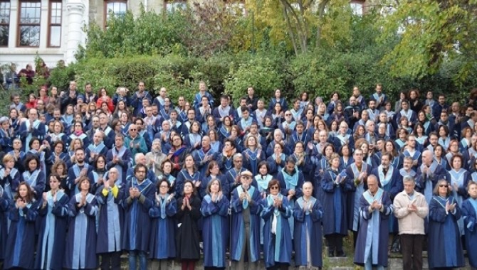 Boğaziçili akademisyenlerden rektör seçim hakkının kaldırılmasına karşı eylem