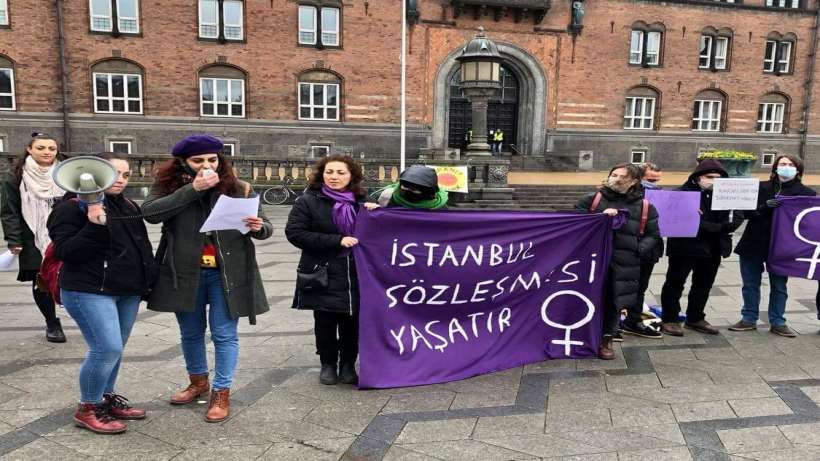 Danimarka’da, Türkiye’nin “İstanbul Sözleşmesi”nden çekilmesi protesto edildi