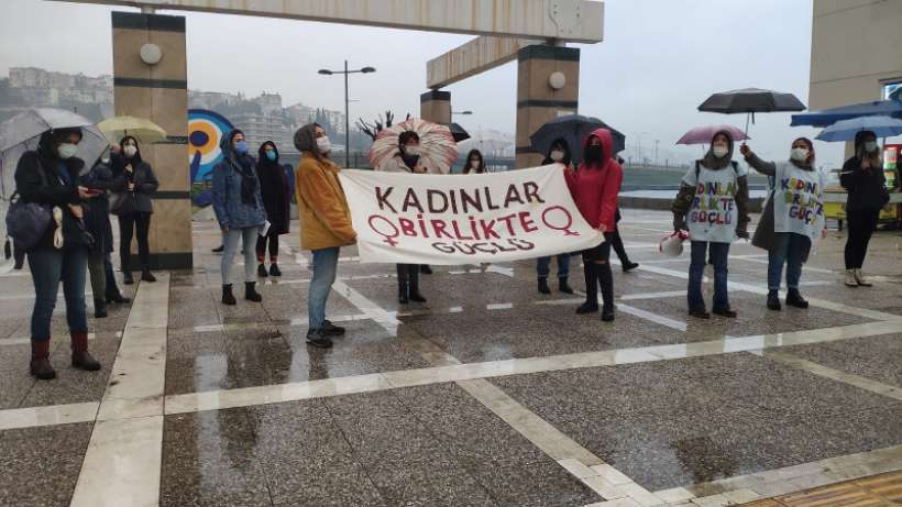 İzmirde kadınlar eylemdeydi: Erkek-devlet şiddetiyle mücadeleden asla vazgeçmeyeceğiz