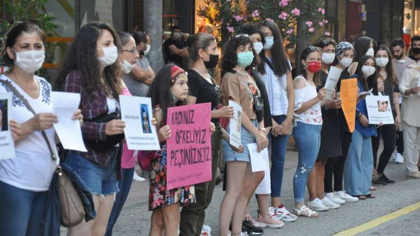 Eskişehirde kadınlar, İstanbul Sözleşmesinin uygulanması için zincir oluşturdu