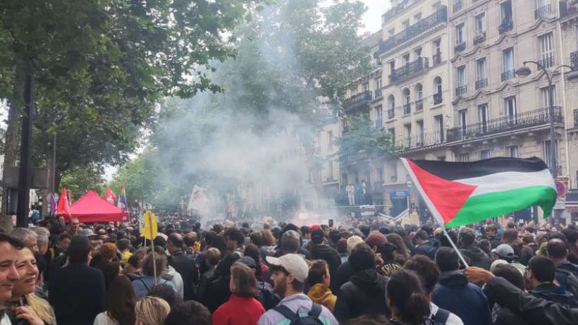 Fransa'da aşırı sağa karşı yüz binler sokağa çıktı