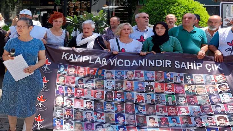İzmirde Aksoy ve Cingöz için eylem