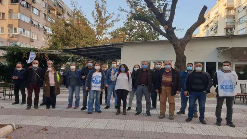 KESK üyelerine yönelik operasyonlar İzmirde protesto edildi