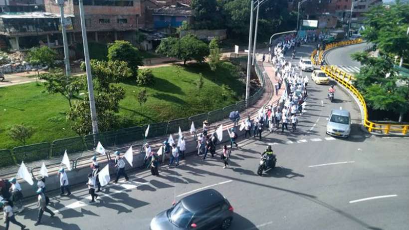 Kolombiyada silah bıraktıktan sonra 236 gerillası öldürülen FARC-EP Bogotaya yürüyor