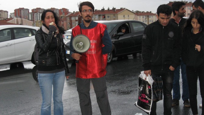 "Krizin faturasını biz işçilere ödetiyorlar.Ancak kendi lükslerinden hiç ödün vermiyorlar"