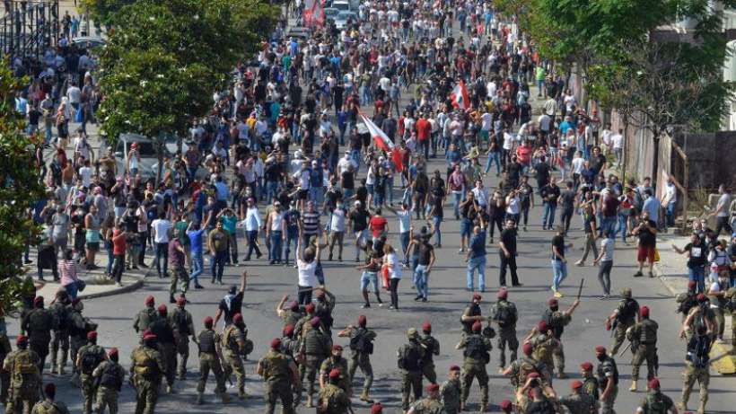 Lübnan halkı ekonomik krize karşı sokakları terk etmiyor