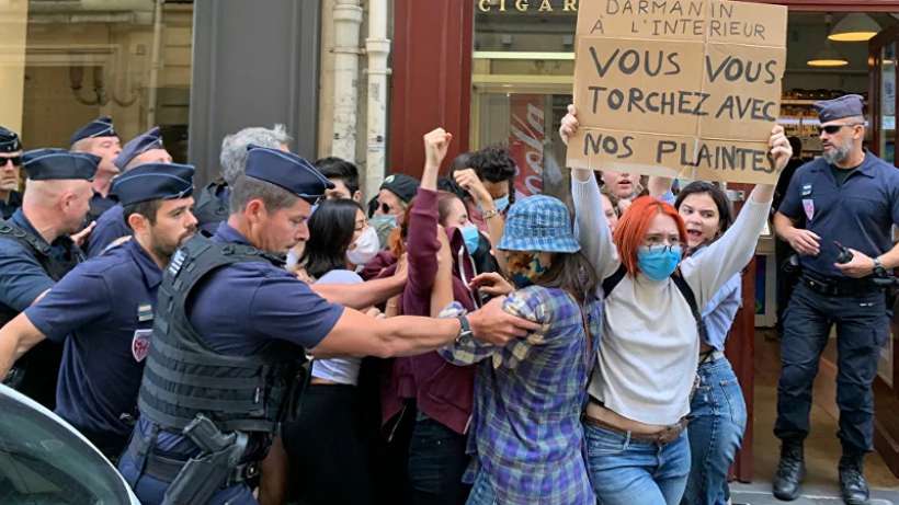 Macronnun kabinesini kadınlar protesto etti: Kadın düşmanı, utanç hükümeti