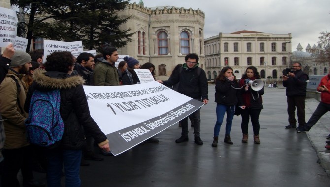 Sıra arkadaşımız 1 yıldır tutuklu: Berkay’a ve tüm tutuklu öğrencı̇lere özgürlük!