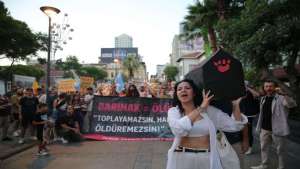 Hayvan hakları savunucuları İzmir'de nöbette
