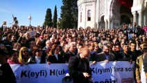 İstanbul Üniversitesi önünde açıklama: İhraç ve baskılara boyun eğmeyeceğiz