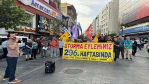 İzmir KHK eyleminde eğitim müfredatına ve kayyıma tepki