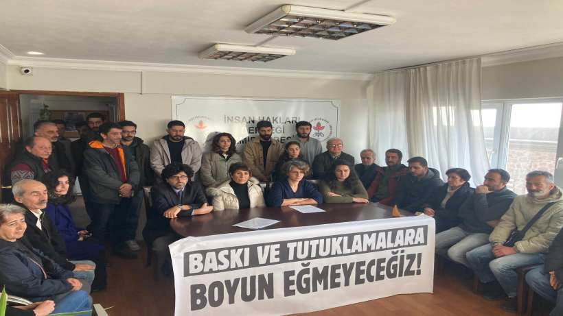 İzmir'de Dev-Tekstil tutuklamalarına karşı basın toplantısı düzenlendi